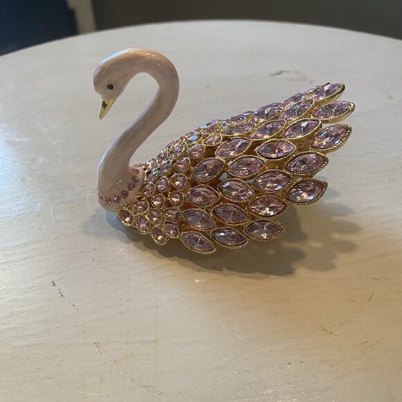 GOLD TONE PINK EMAMEL MARQUISE SHAPE PINK RHINESTONES SWAN TRINKET BOX NEW - Picture 3 of 4